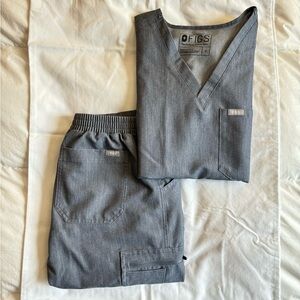 FIGS Women's Skinny Scrub Set in Heather Gray